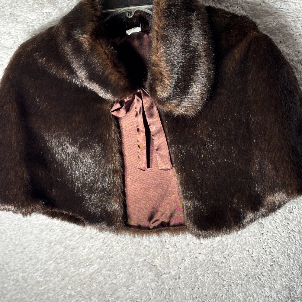 WOMEN'S DARK BROWN MINK WRAP. USED EXCELLENT CONDITION ONE SIZE FITS MOST